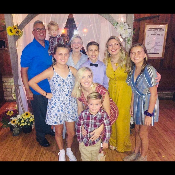 Meet your Posher, Nicole - Picture 1 of 1